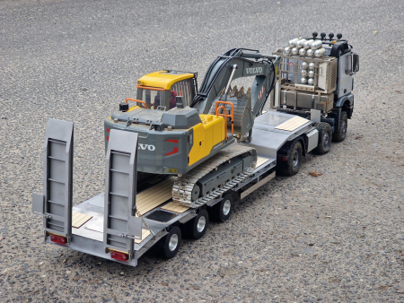 FM 3-Achs Auflieger mit Rampen 1:14